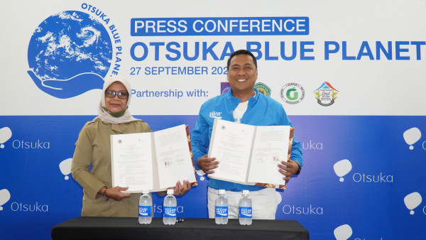 SELAMATKAN BUMI DARI PLASTIK MELALUI OTSUKA BLUE PLANET